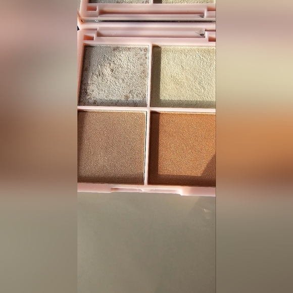 KNDR Beauty Kinder Glow Highlight Palette Full Size 4 Color Mirror New - Picture 4 of 4